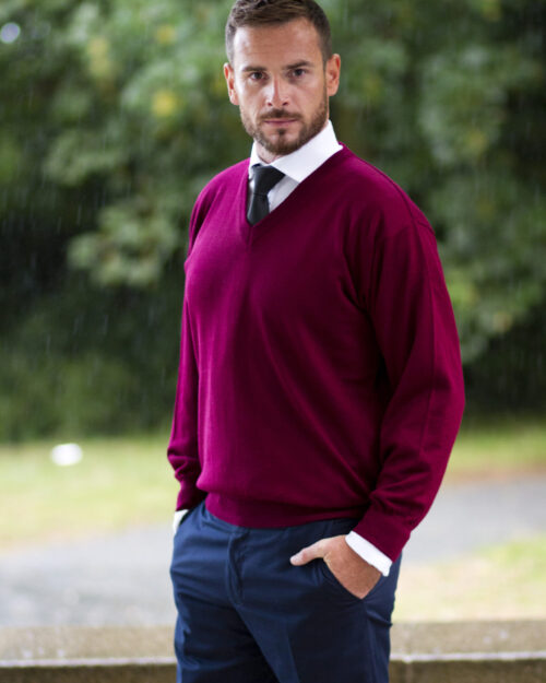 V-neck • 100% pure merino wool (extra fine)